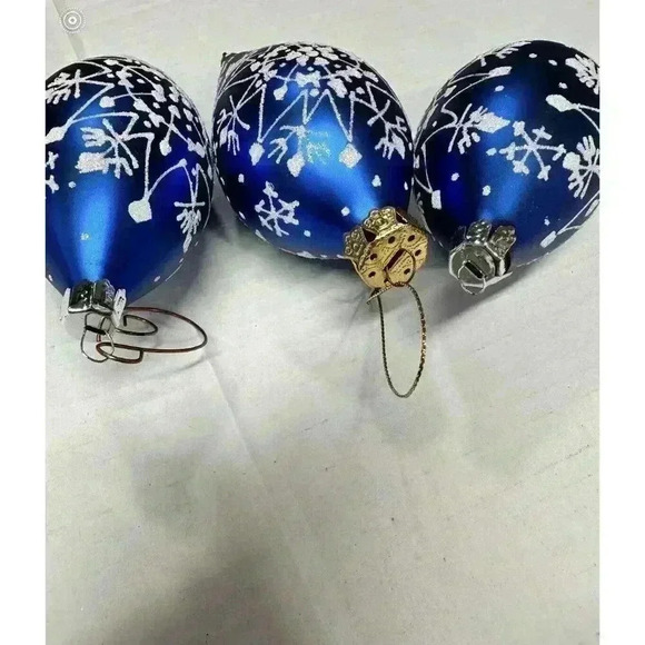 Set of 3 Vintage Elegant Blue And White Sparkly Christmas Tree Ornaments Snow - Picture 1 of 9